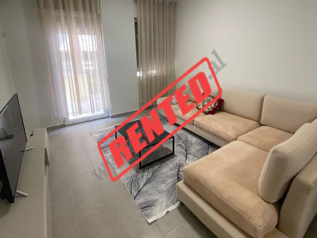 Apartament 1+1 me qira ne rrugen Bilal Sina ne Tirane .

Apartamenti pozicionohet ne katin e trete